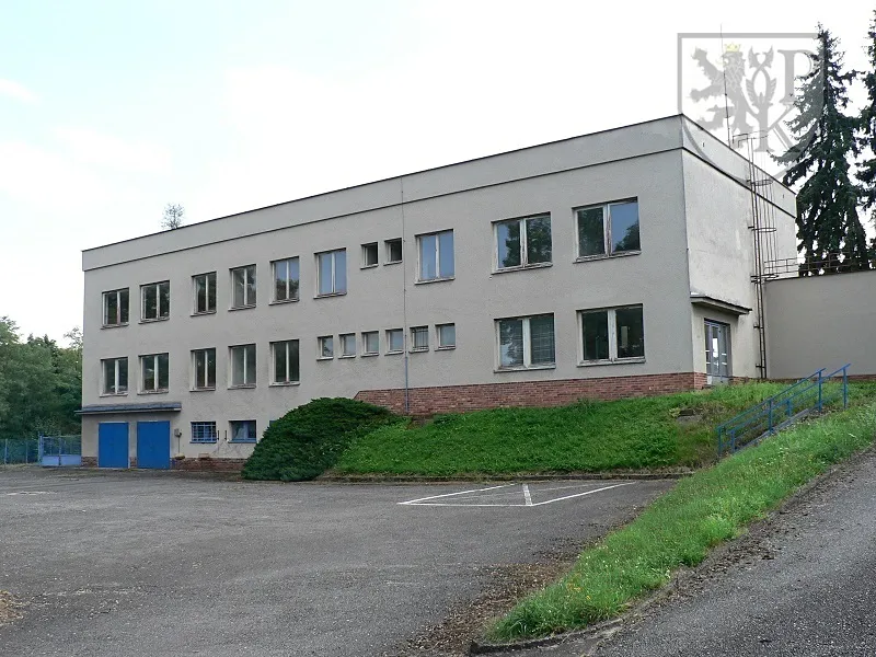 Prodej komerční nemovitosti 1100 m²